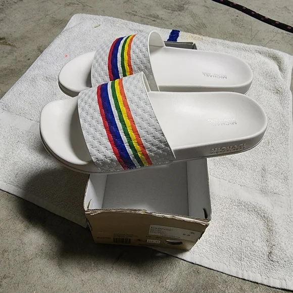 MICHAEL Michael Kors Women's White Gilmore Slides Pool Shoes slippers sandals - Picture 3 of 6